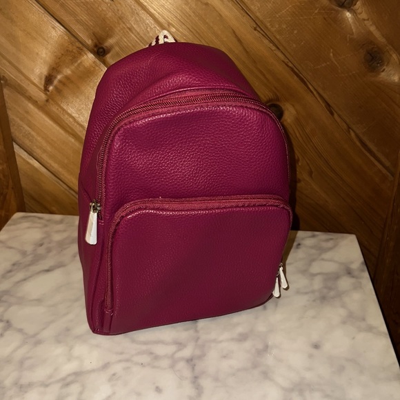 festival mini backpack crushed berry pebble thirty-one | Bags | Thirty One Festival Mini Back Pack Burgundy